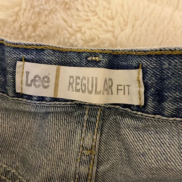 Vintage Light Wash Mid Rise Jeans - Picture 5 of 6